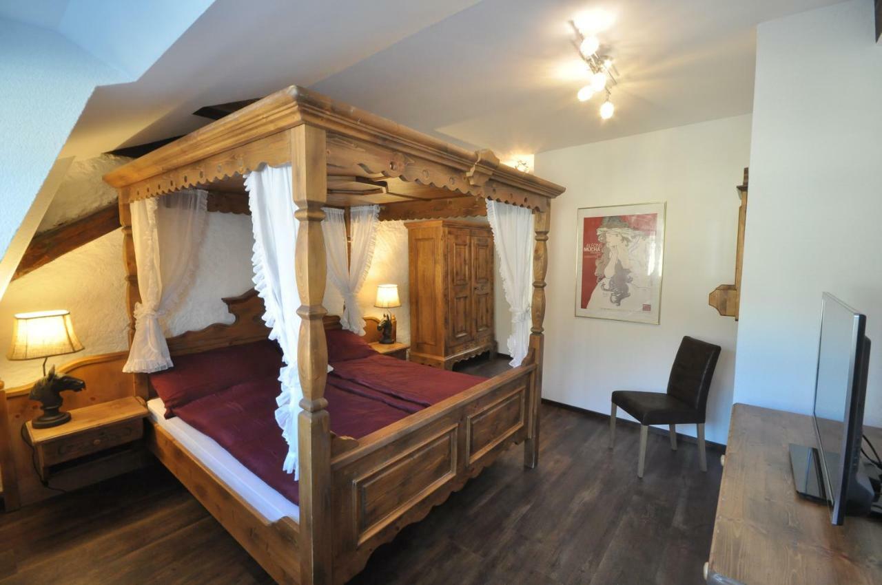 B&B Zum Rossli Zunzgen ภายนอก รูปภาพ